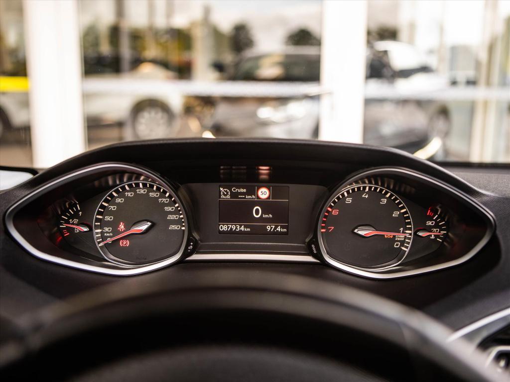 Peugeot 308 1.2 puretech 110pk blue lease premium | panoramadak | camera | 