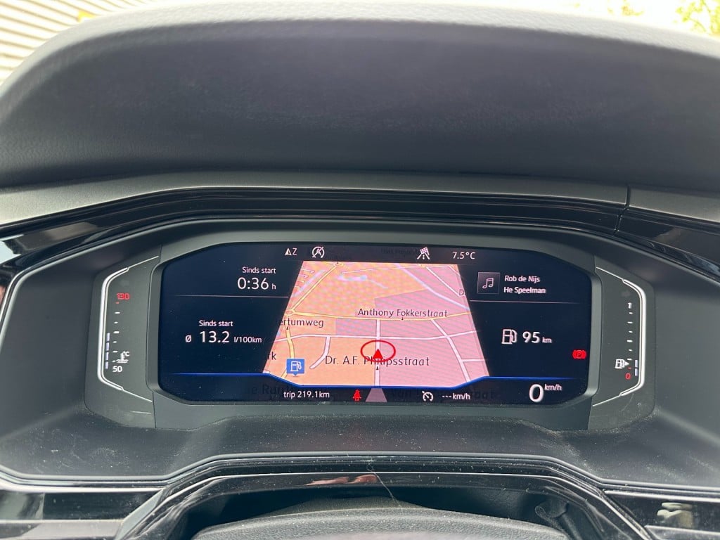Volkswagen Polo 1.0 tsi comfortline business r-line camera virtual cockpit 