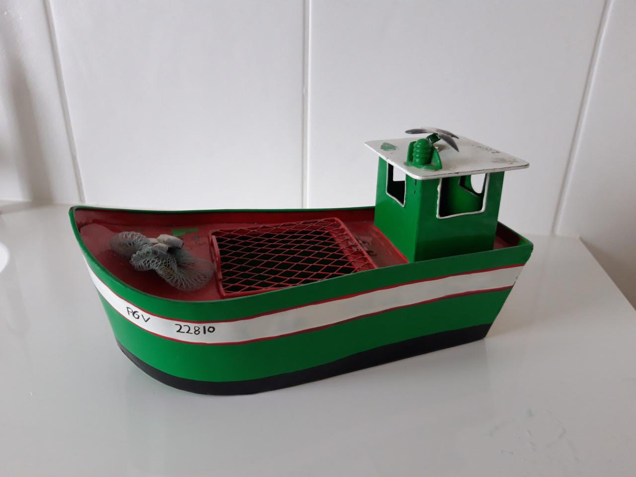 Metalen vissersbootje ( Frankrijk )