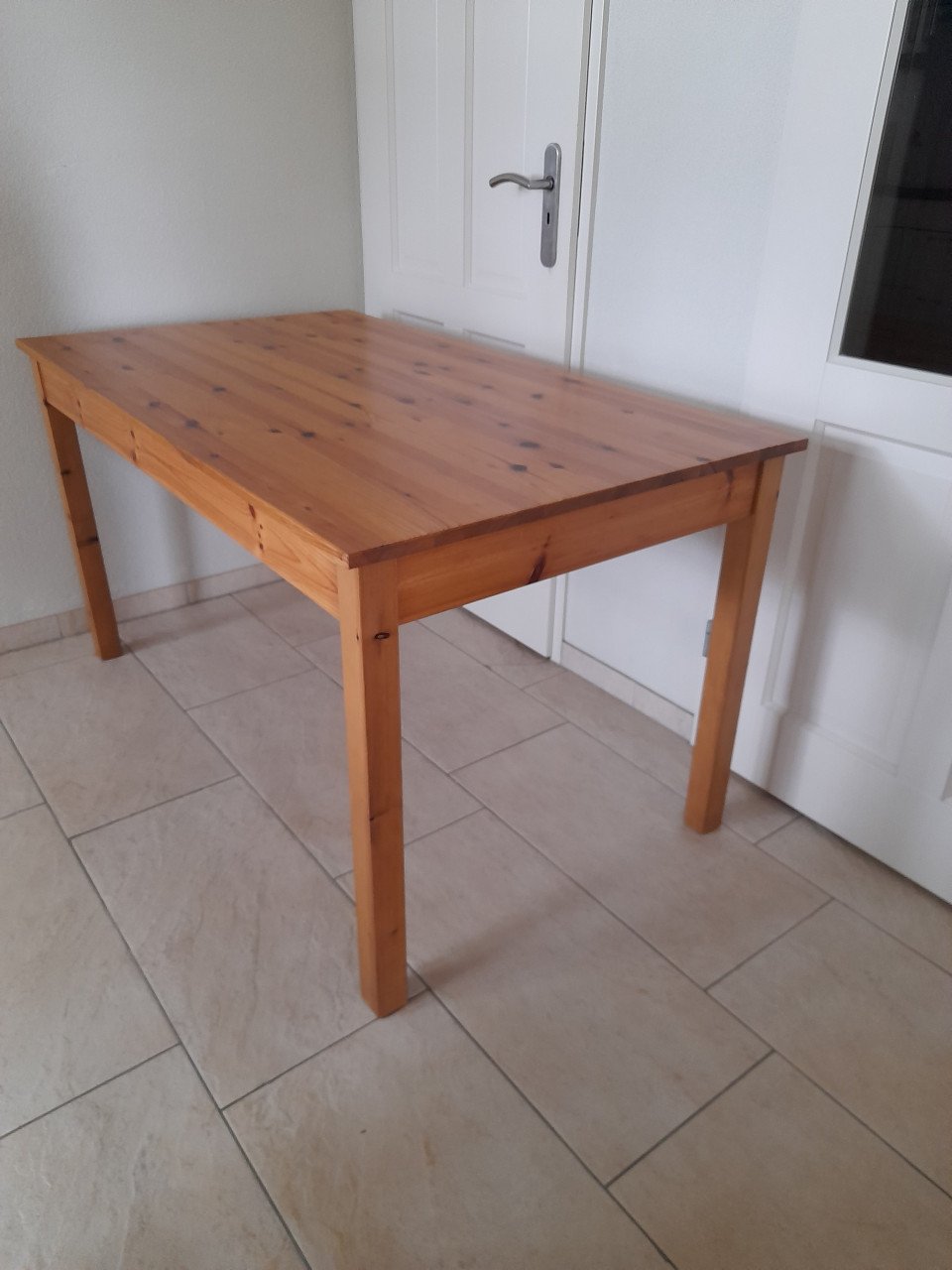 Grenen tafel 140 x 80 x 75H (met verlengstuk van 60cm) In goede staat !