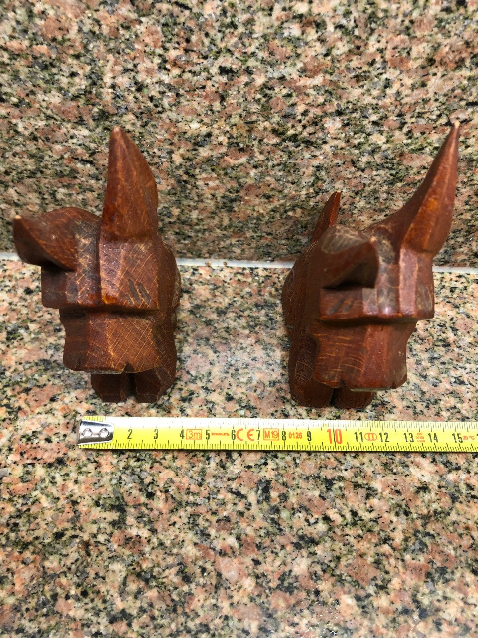 2 vintage houten hondjes.