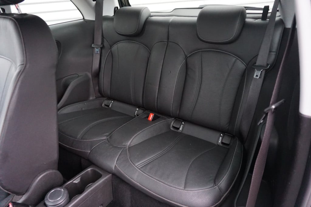Opel Adam 1.2 slam airco / stuur + stoelverw. / leder / elektr. ramen / lm 