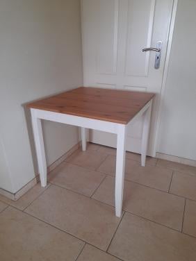 Massief houten tafel 74 x 74 x 75H (in goede nette staat)