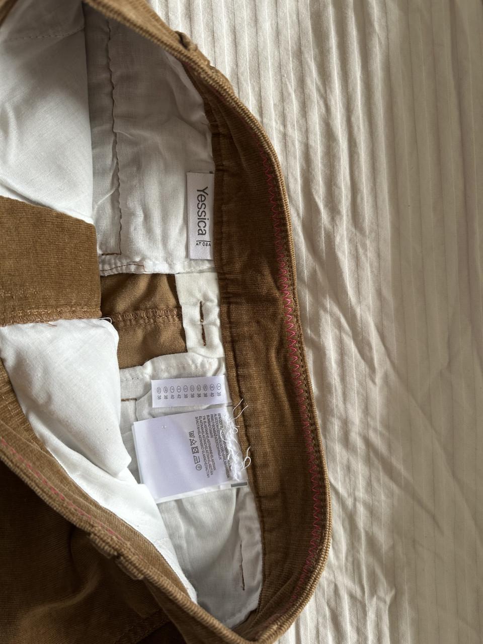 Korte rok, beige, smalle ribcord, ongedragen