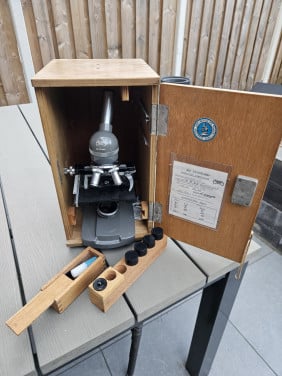 Prachtig Jaren 70 Olympus Tokyo Microscoop incl accessoires in houten kist