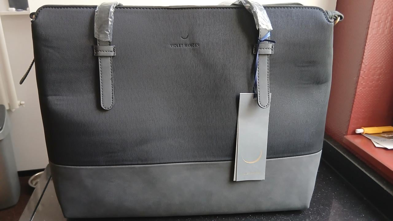 Violet Hamden Essential Bag Zwarte Schoudertas met 13 inch Laptopvak handta