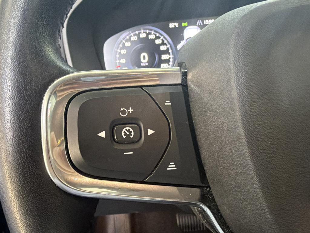 Volvo XC40 1.5 t4 recharge inscription expression | trekhaak | camera