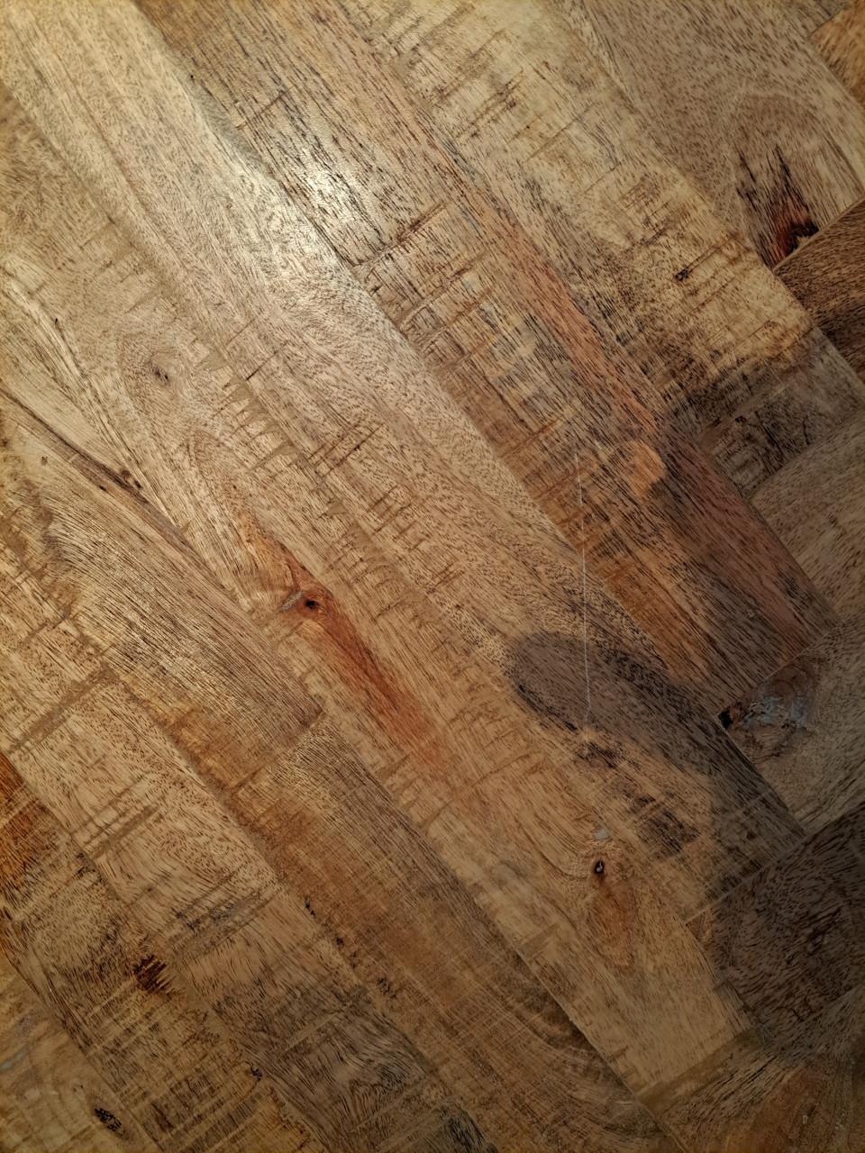 Eettafel met visgraatmotief mangohout