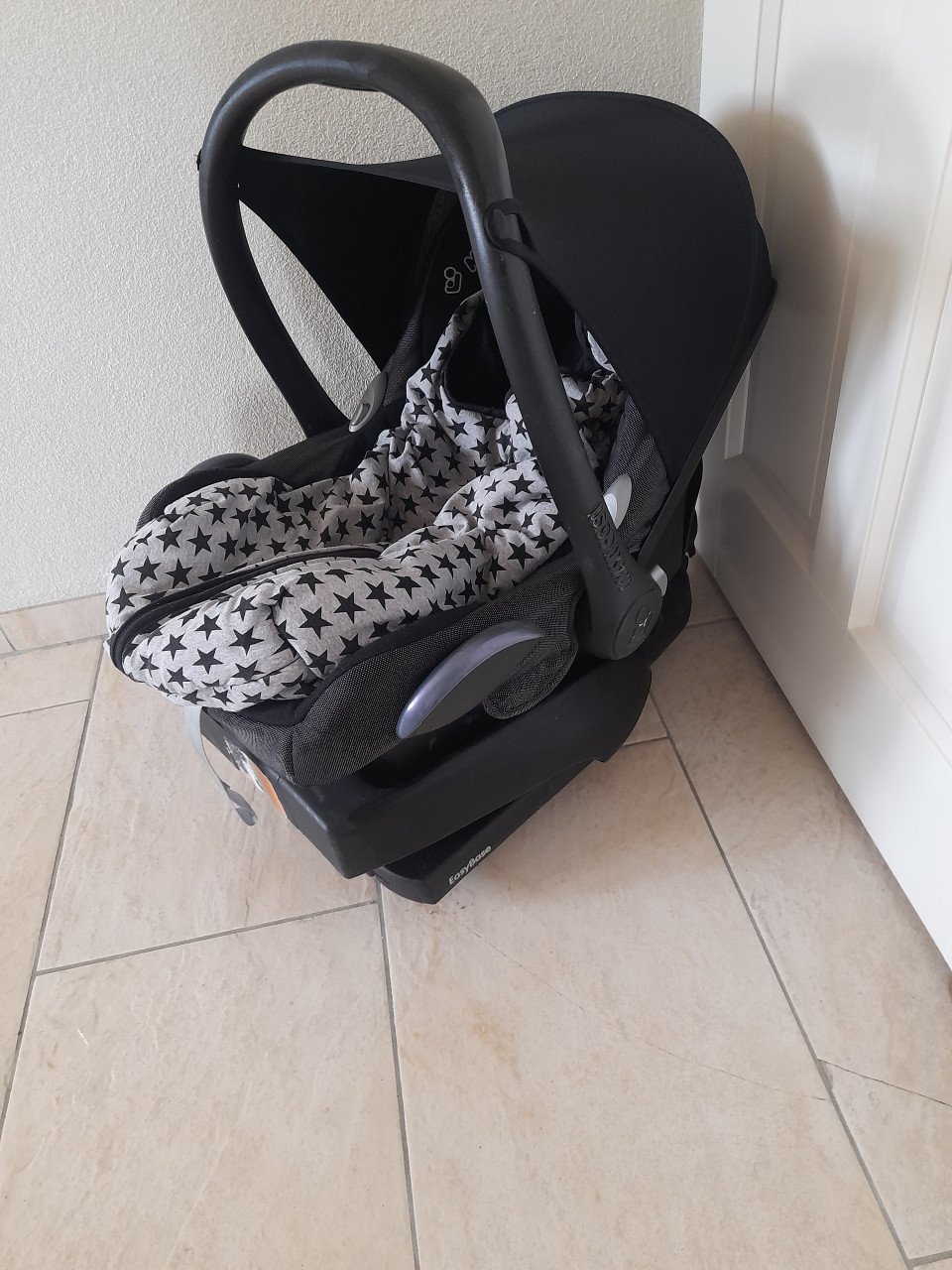 Maxi cosi cabriofix met easy base ( in goede staat )