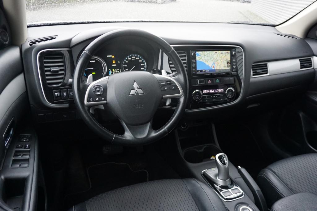 Mitsubishi Outlander 2.0 phev business edition x-line automaat - climate / 
