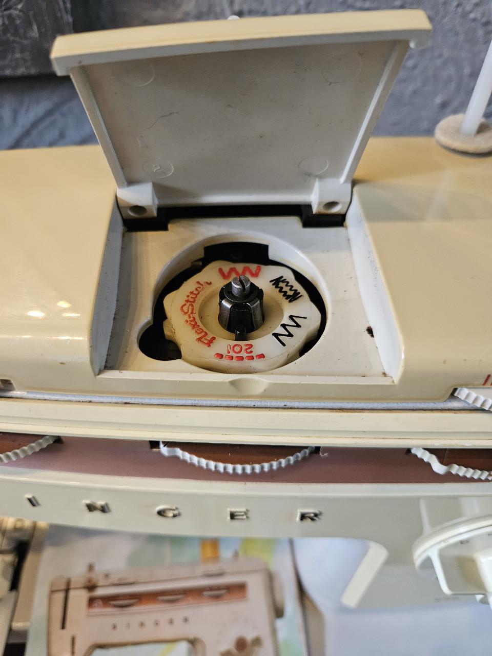 Vintage Singer 538 Naaimachine met Handleiding en koffer