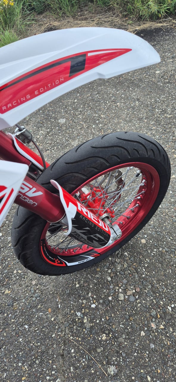 Rieju mrt trohpy 2023 schakelbrommer