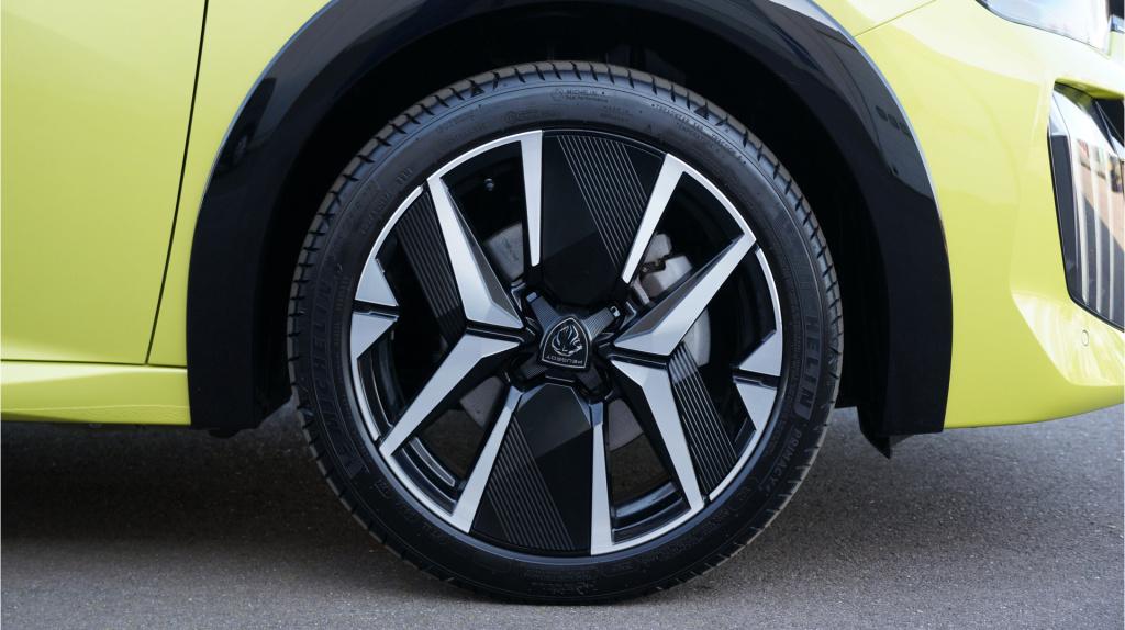 Peugeot 208 hybrid 136 e-dcs6 gt rijklaar incl garantie