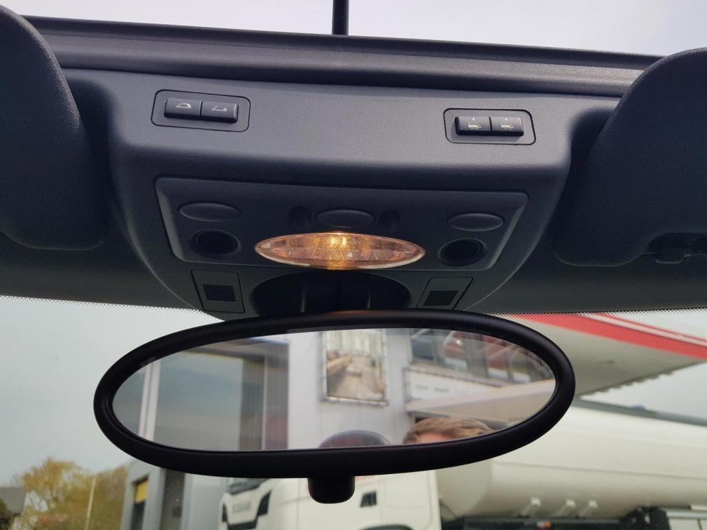 Mini Cooper Cabrio mini 1.6 chili leer.