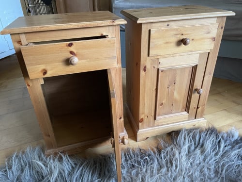 2 nachtkastjes grenen