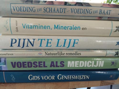 6 boeken.Geneeswijzen,vitamines,voeding enz.