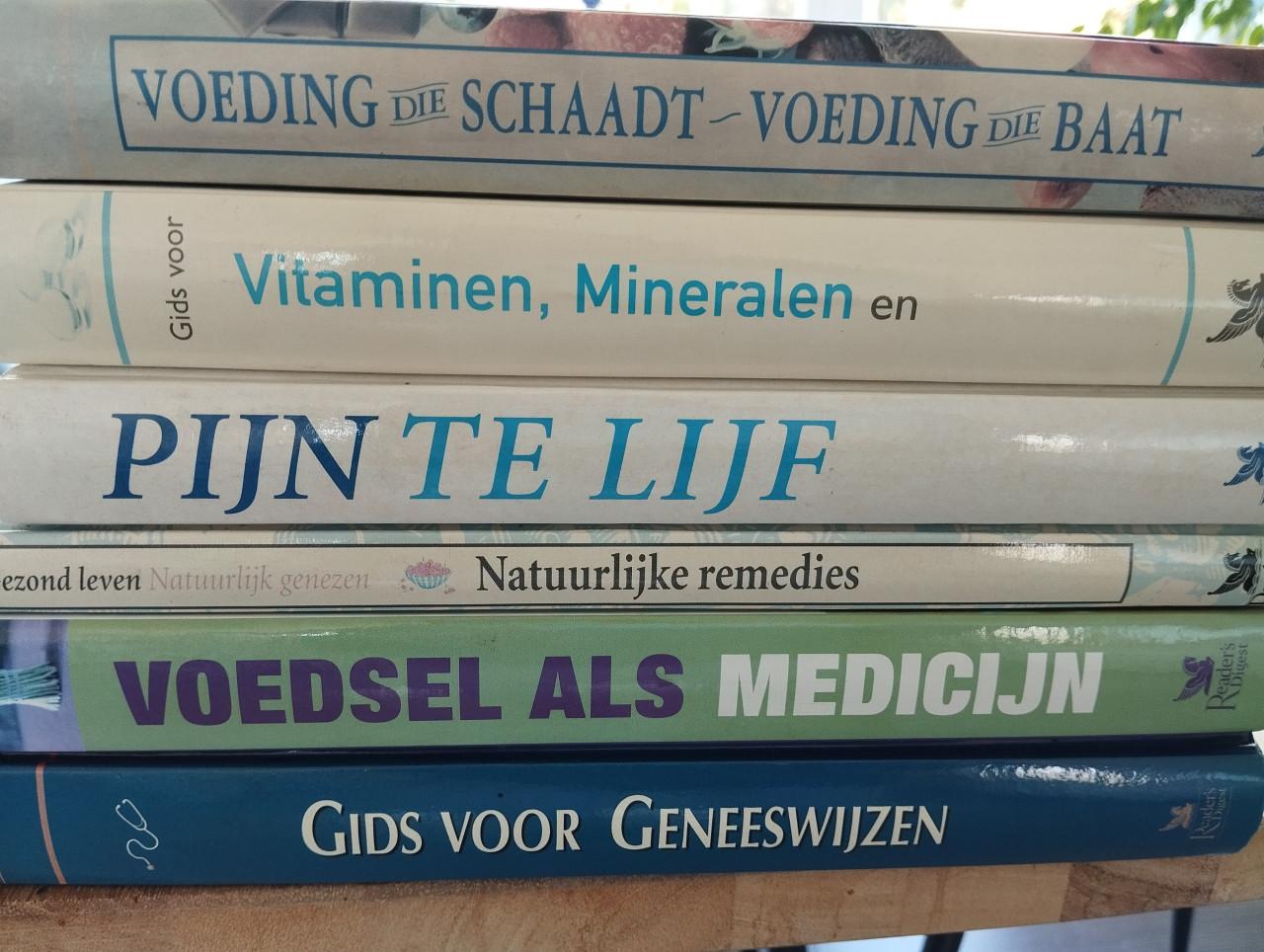 6 boeken.Geneeswijzen,vitamines,voeding enz.