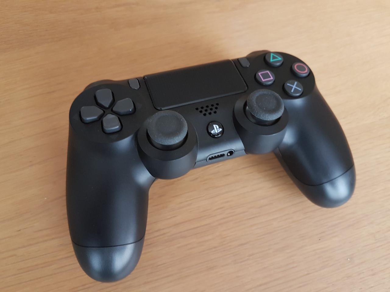 PS4 Slim 1TB + Controller + 8 spellen