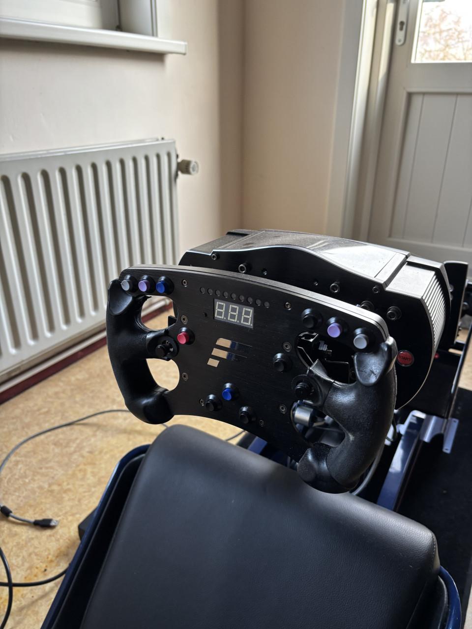 Simracing cockpit compleet Fanatec en Playseat F1