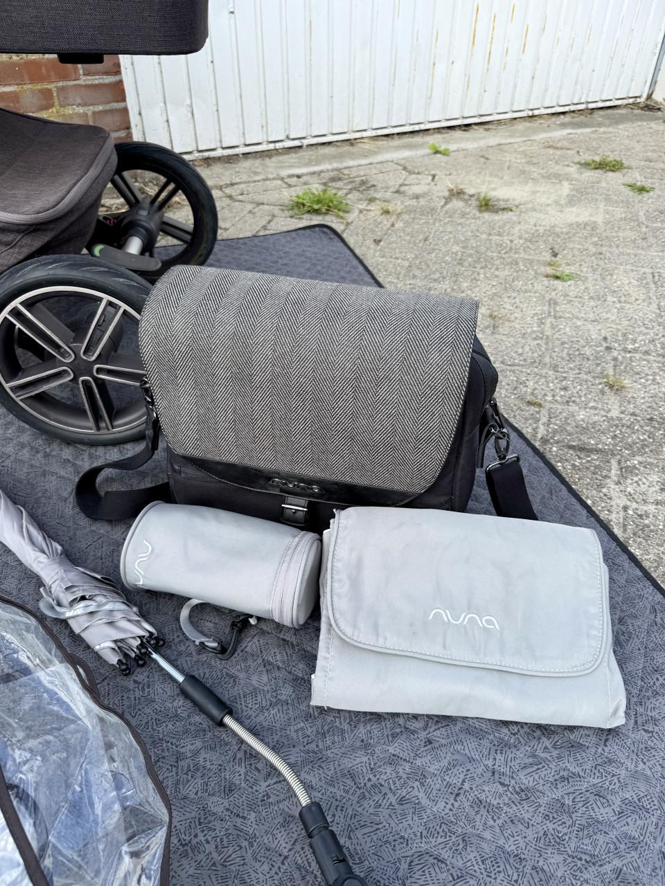 Nuna Mixx Suited zeer compleet incl. Nuna luiertas Verona