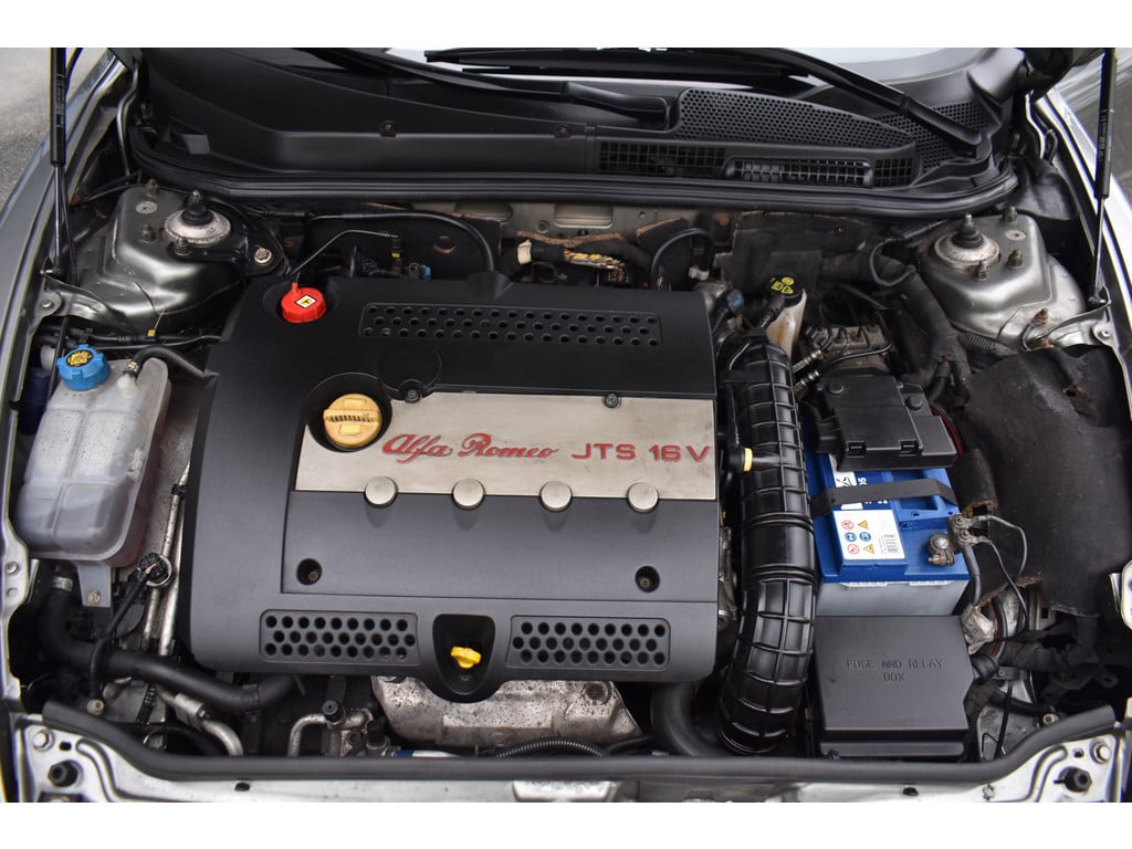 Alfa Romeo GT 2.0 jts distinctive