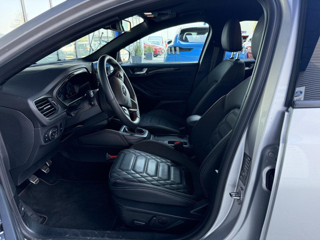 Ford Focus wagon 1.0 ecoboost hybrid st line x | leder interieur | draadloo