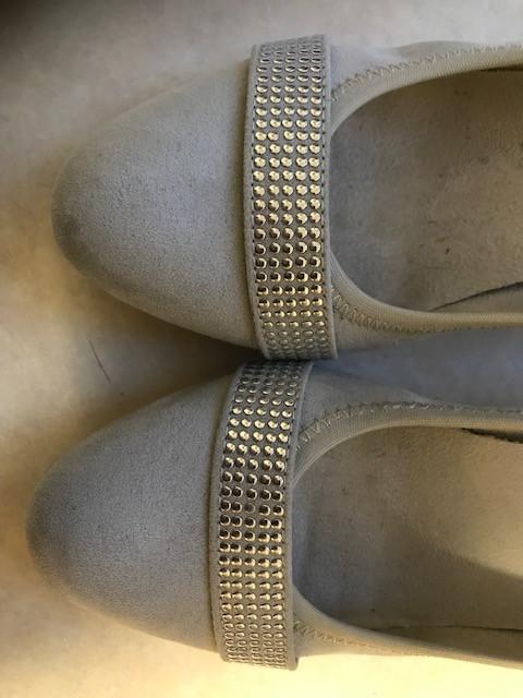 Jana lichtgrijze pumps van velours mt. 38H