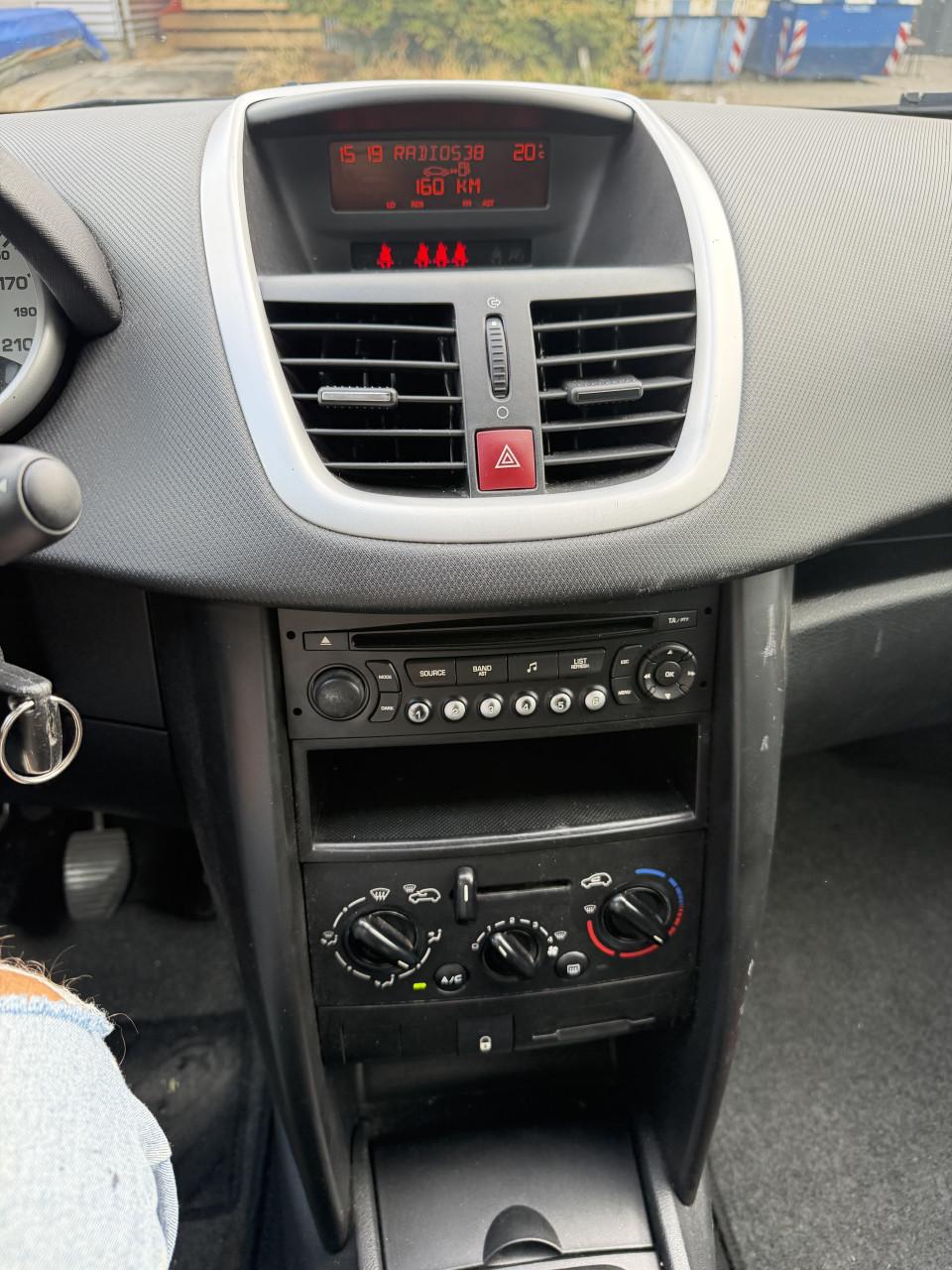 Peugeot 207 zuinig 1.4 + Airco, Weinig KM, onderhoud gehad.