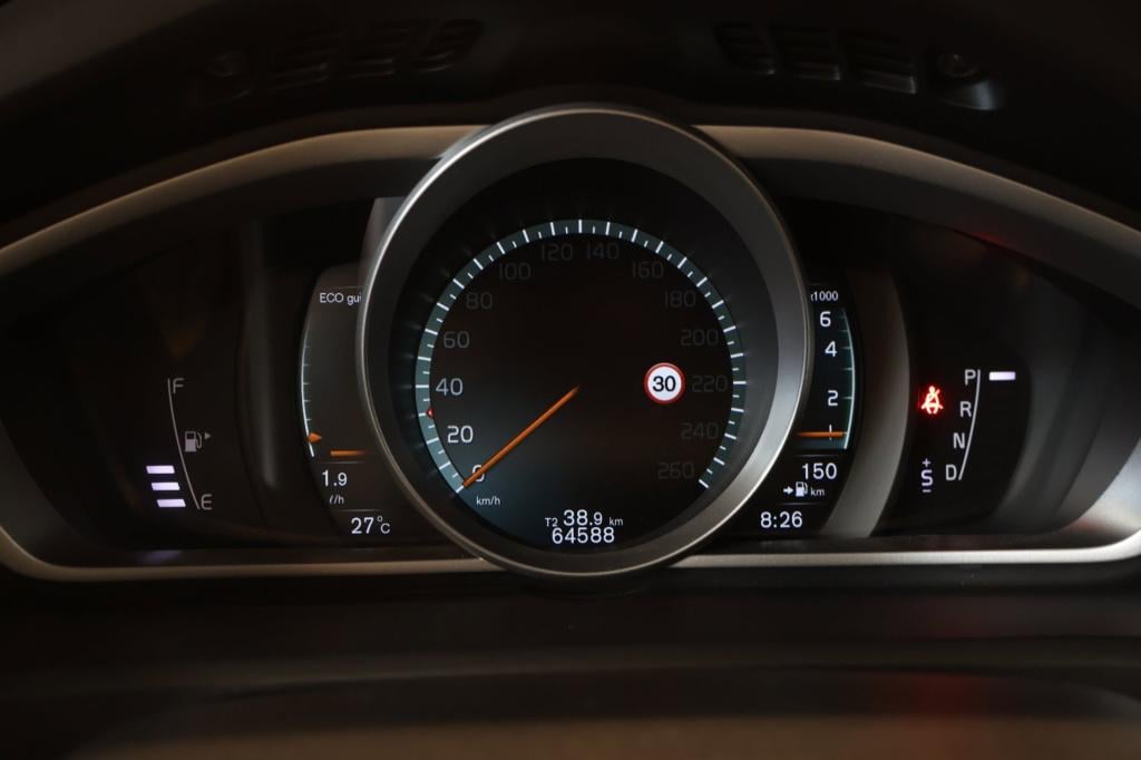 Volvo V40 1.5 t2 nordic+ nl auto, winterpakket, camera, parkeerassist, blis