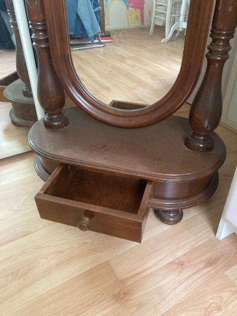 Antieke staande spiegel