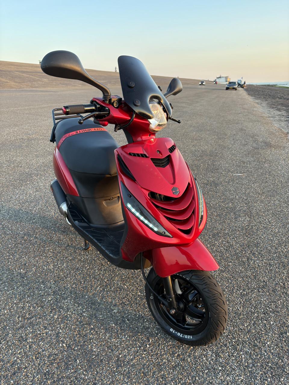 GEZOCHT: Piaggio Zip 4takt zonder of met kapot blok