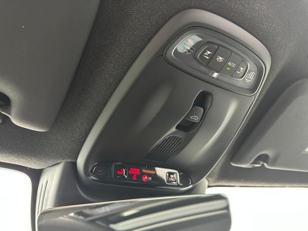 Volvo XC40 t5 262pk recharge ultimate dark| pano| h&k| adap.cruise| camera