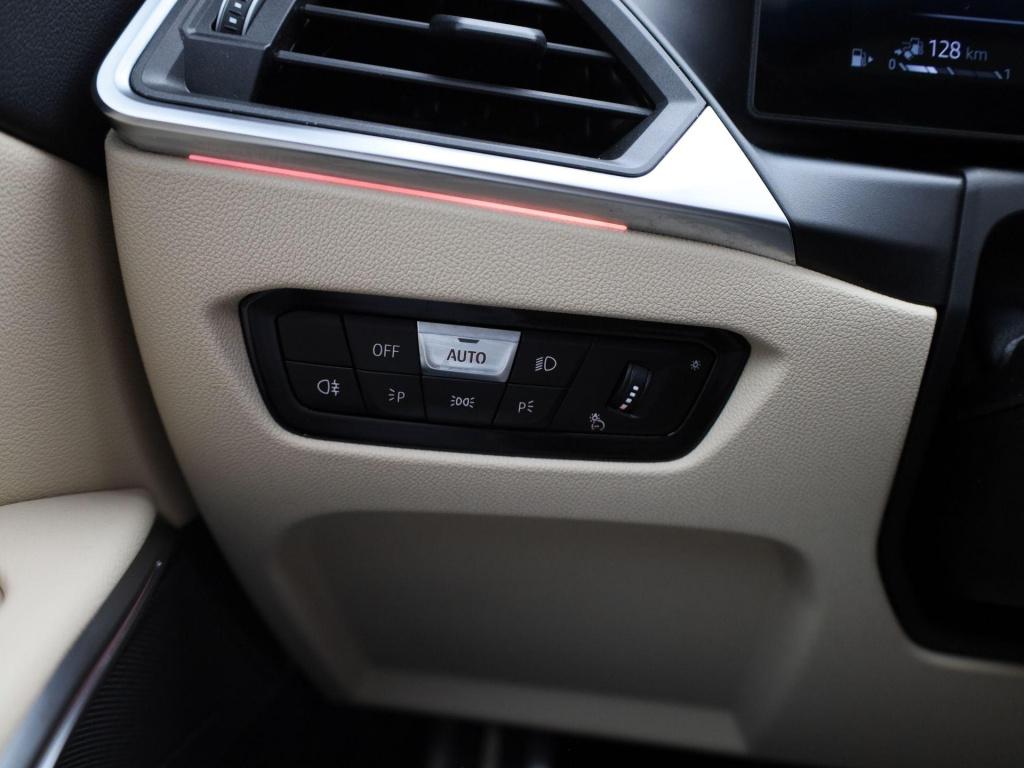 BMW 3-serie touring 330e xdrive | automaat | lmv | head up dsiplay | trekha