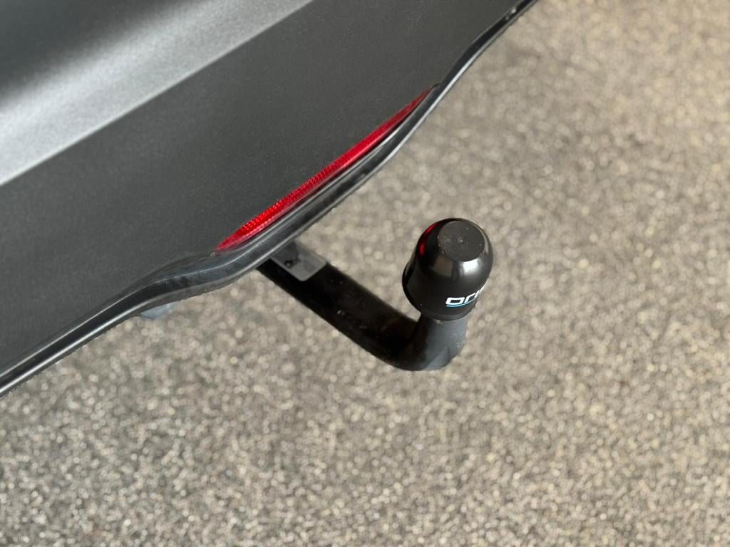 Toyota C-hr 1.8 hybrid business plus