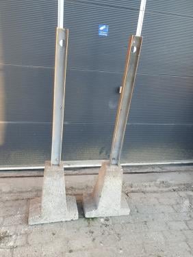 2x Betonpoer met H-profiel voor hek, schutting of volkstuin.
