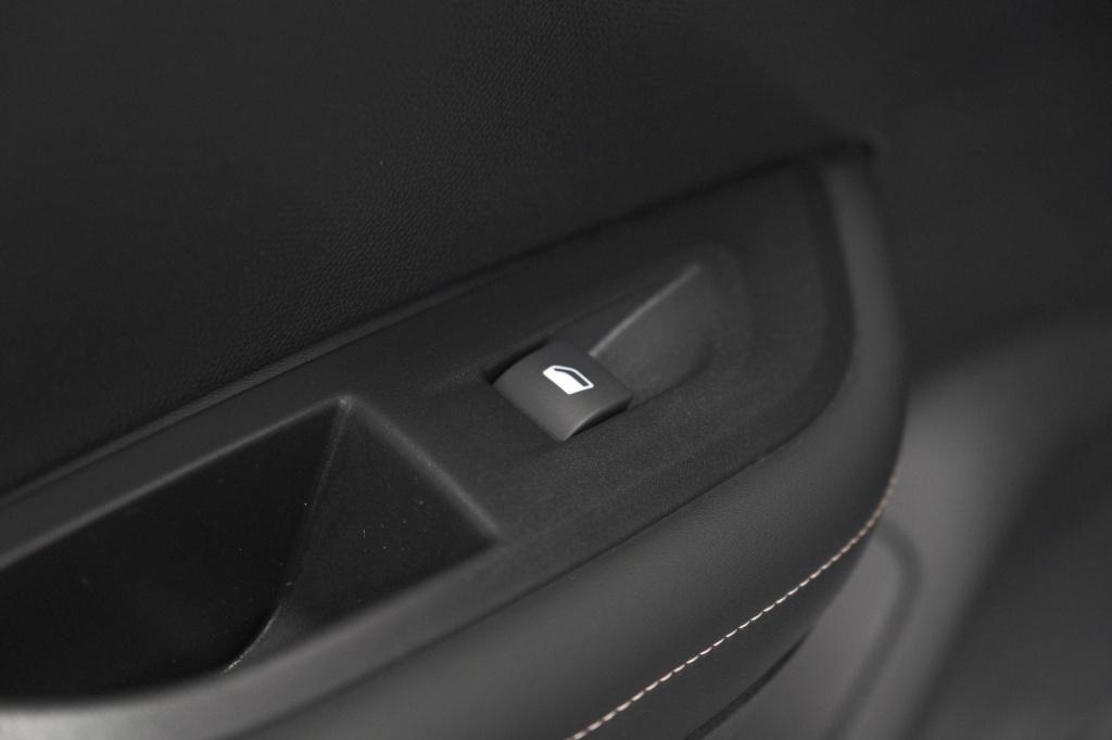 Peugeot 2008 puretech 100 allure | apple carplay | parkeersensoren | climat