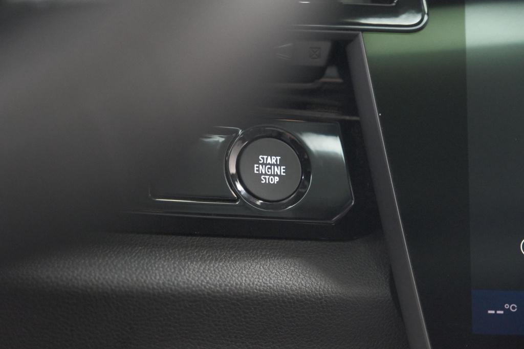 Renault Austral 1.2 e-tech full hybrid 200 techno | 360 camera | panoramada