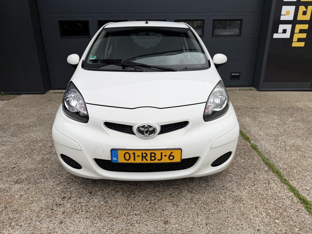 Toyota Aygo 1.0 12V Vvt-i 5DRS Wit 2011 Airco Apk Carplay