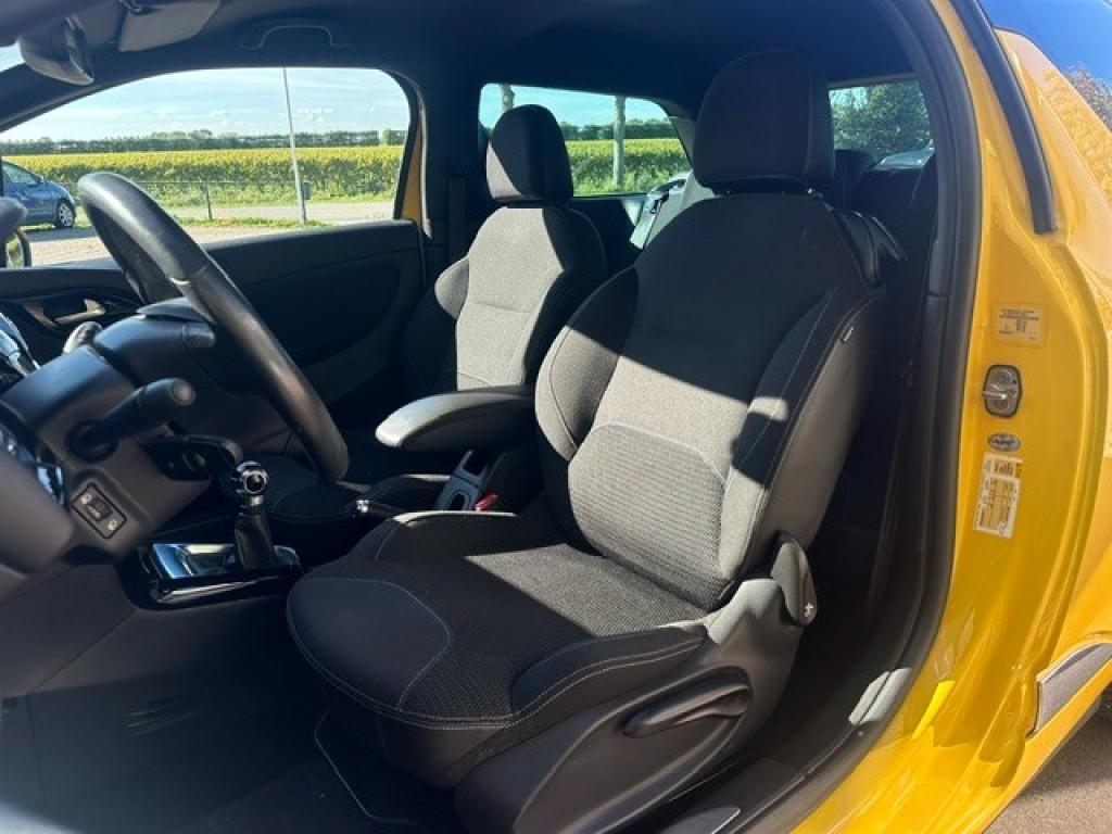 Citroen DS3 1.2 vti so chic, groot scherm navi cruise
