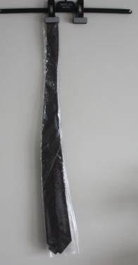 Nieuwe stropdas antraciet grijs  met smalle strepen rood