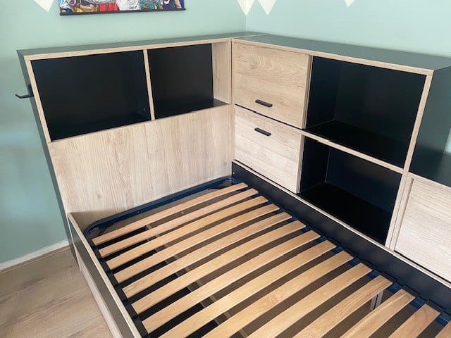 Tienerbed met opbergruimte