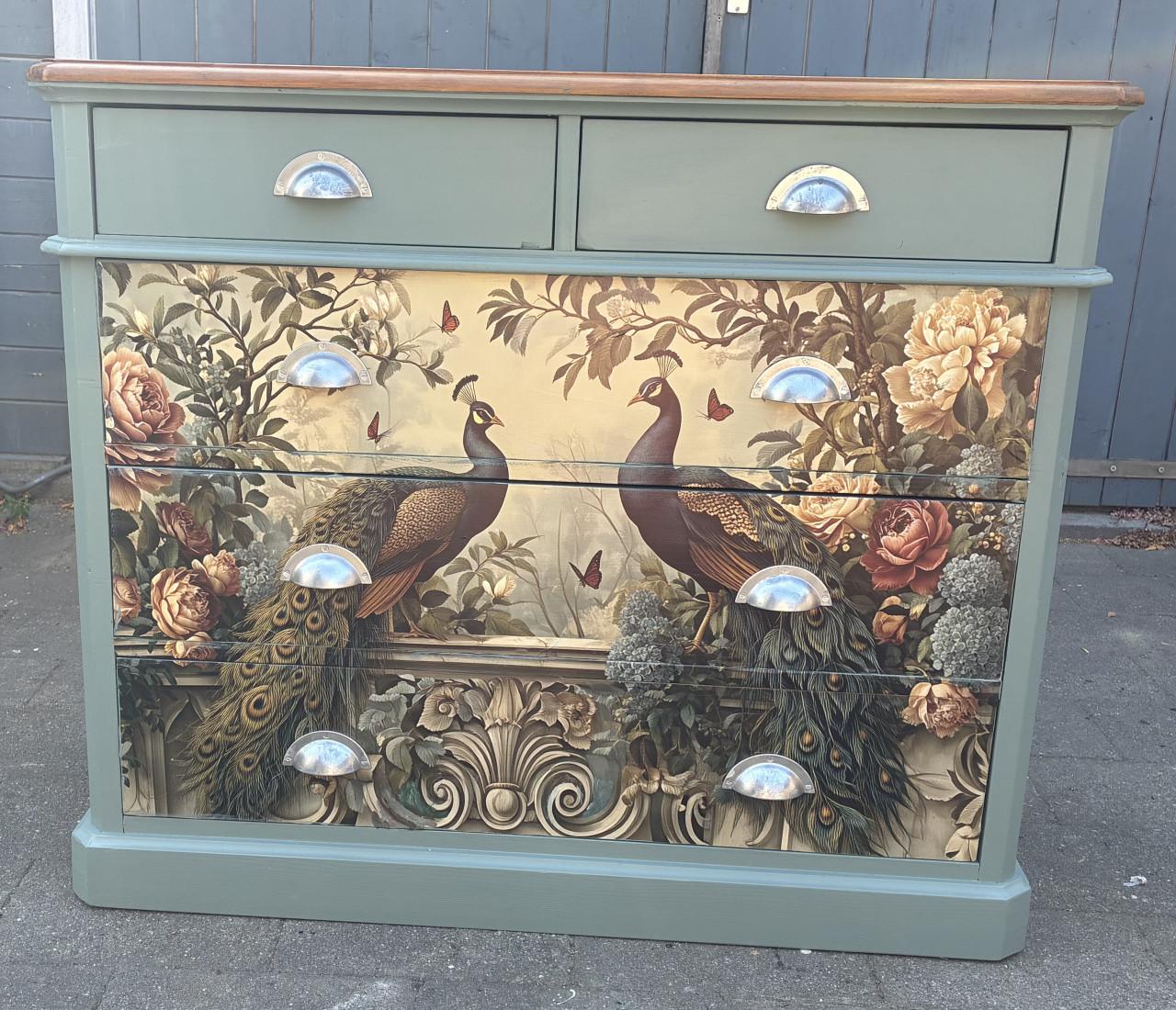 Unieke ladekast met pauwen decoupage