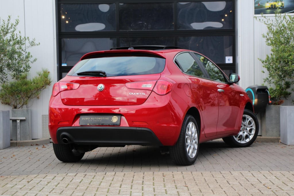 Alfa Romeo Giulietta 1.4 turbo multiair super - panorama dak - navi - stoel
