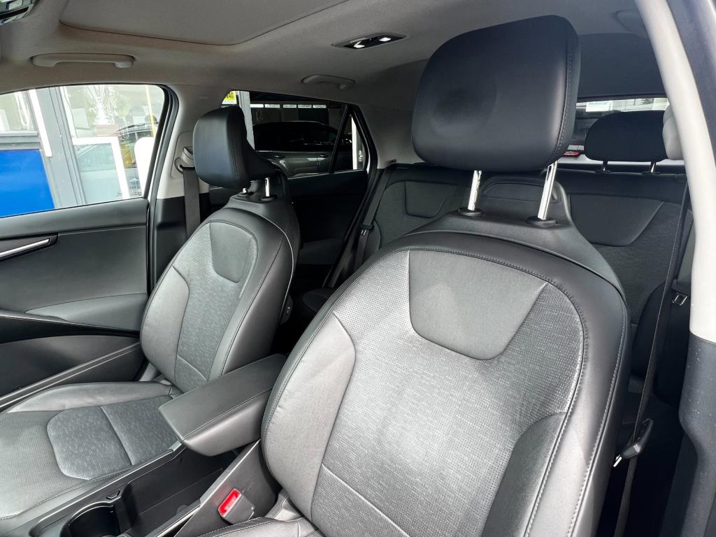 Kia Niro Ev executiveline 64.8 kwh full option, trekhaak afn. pearl white
