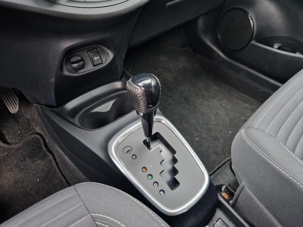 Toyota Yaris 1.5 hybrid dynamic | automaat | navi| rijstrookwaarschuwing | 