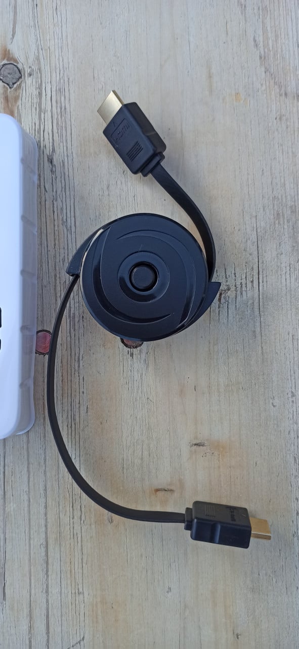 Uittrekbare oprolbare HDMI kabel  - 150 cm - met adapters - Nieuw