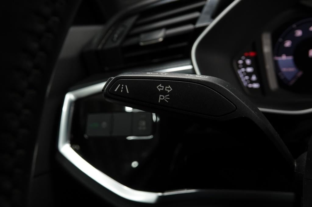 Audi Q3 1.5 tfsi | stoelverw. | trekhaak | pdc |