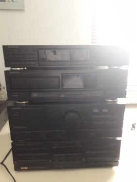 Stereo toren met geluidsboxen