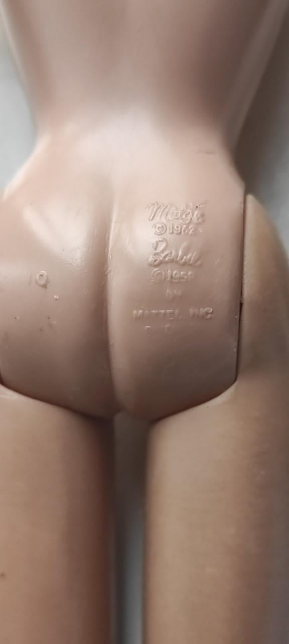 Twee Barbiepoppen jaren 60