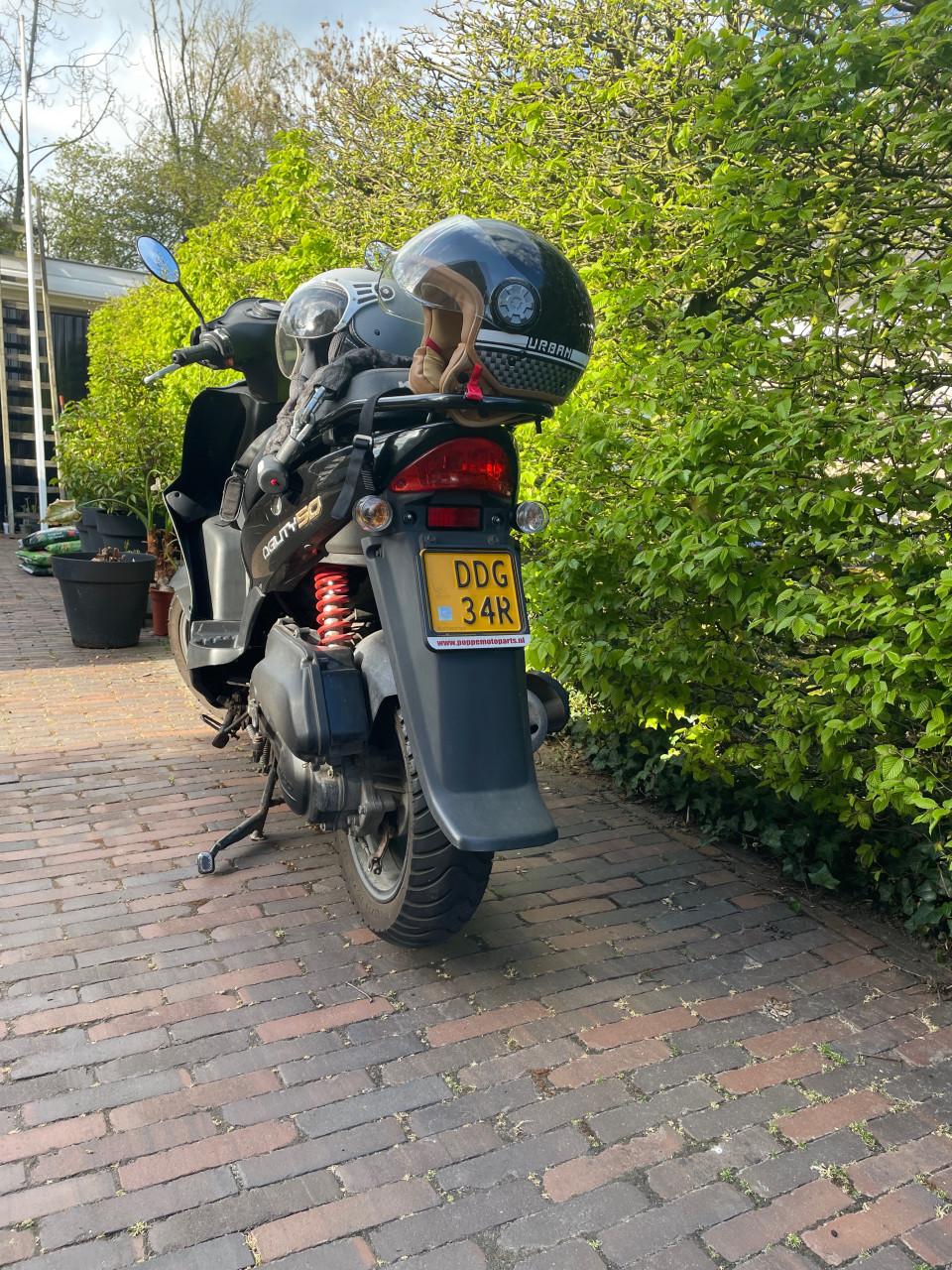 Kymco Agility scooter - zwart